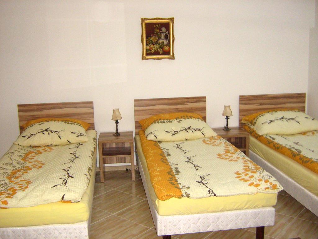 Gosciniec Podkowa Apartment Wlodawa Ruang foto