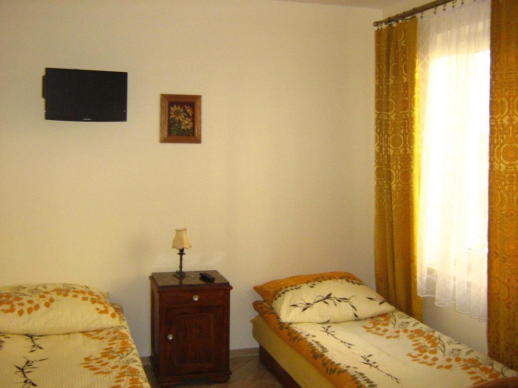 Gosciniec Podkowa Apartment Wlodawa Ruang foto