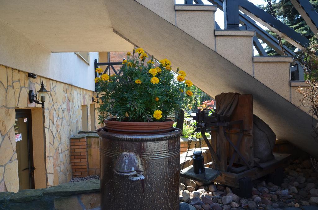 Gosciniec Podkowa Apartment Wlodawa Bagian luar foto