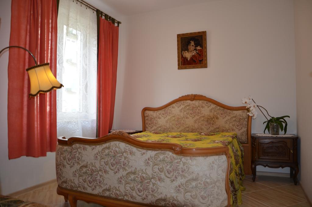 Gosciniec Podkowa Apartment Wlodawa Ruang foto