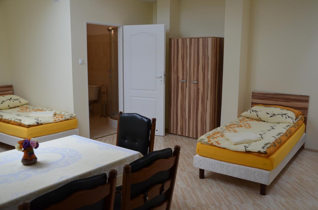 Gosciniec Podkowa Apartment Wlodawa Ruang foto