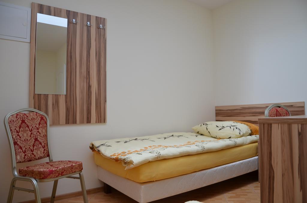 Gosciniec Podkowa Apartment Wlodawa Ruang foto