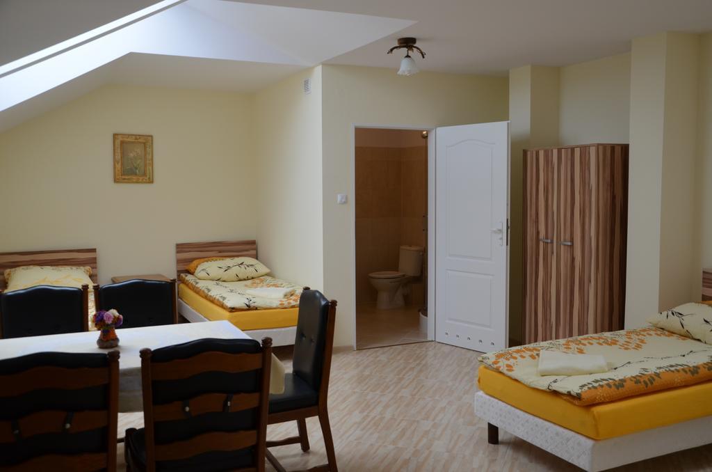 Gosciniec Podkowa Apartment Wlodawa Ruang foto