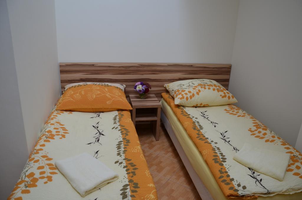 Gosciniec Podkowa Apartment Wlodawa Ruang foto
