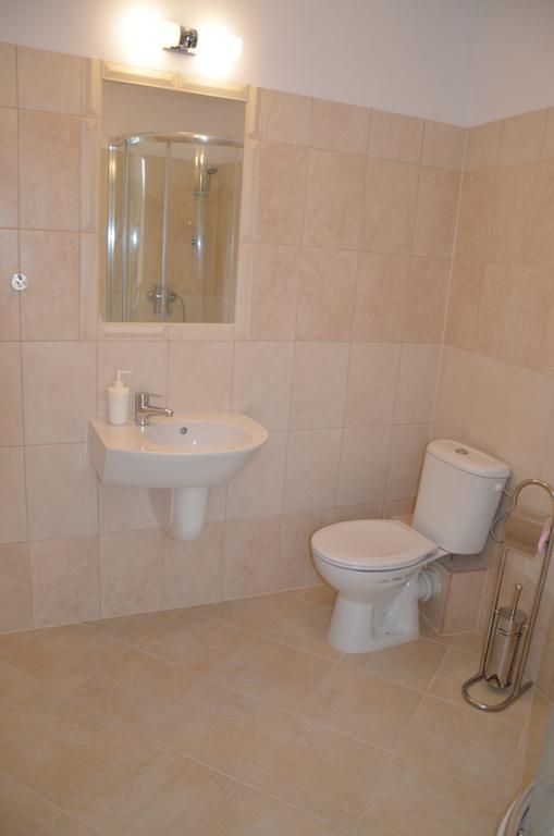 Gosciniec Podkowa Apartment Wlodawa Ruang foto